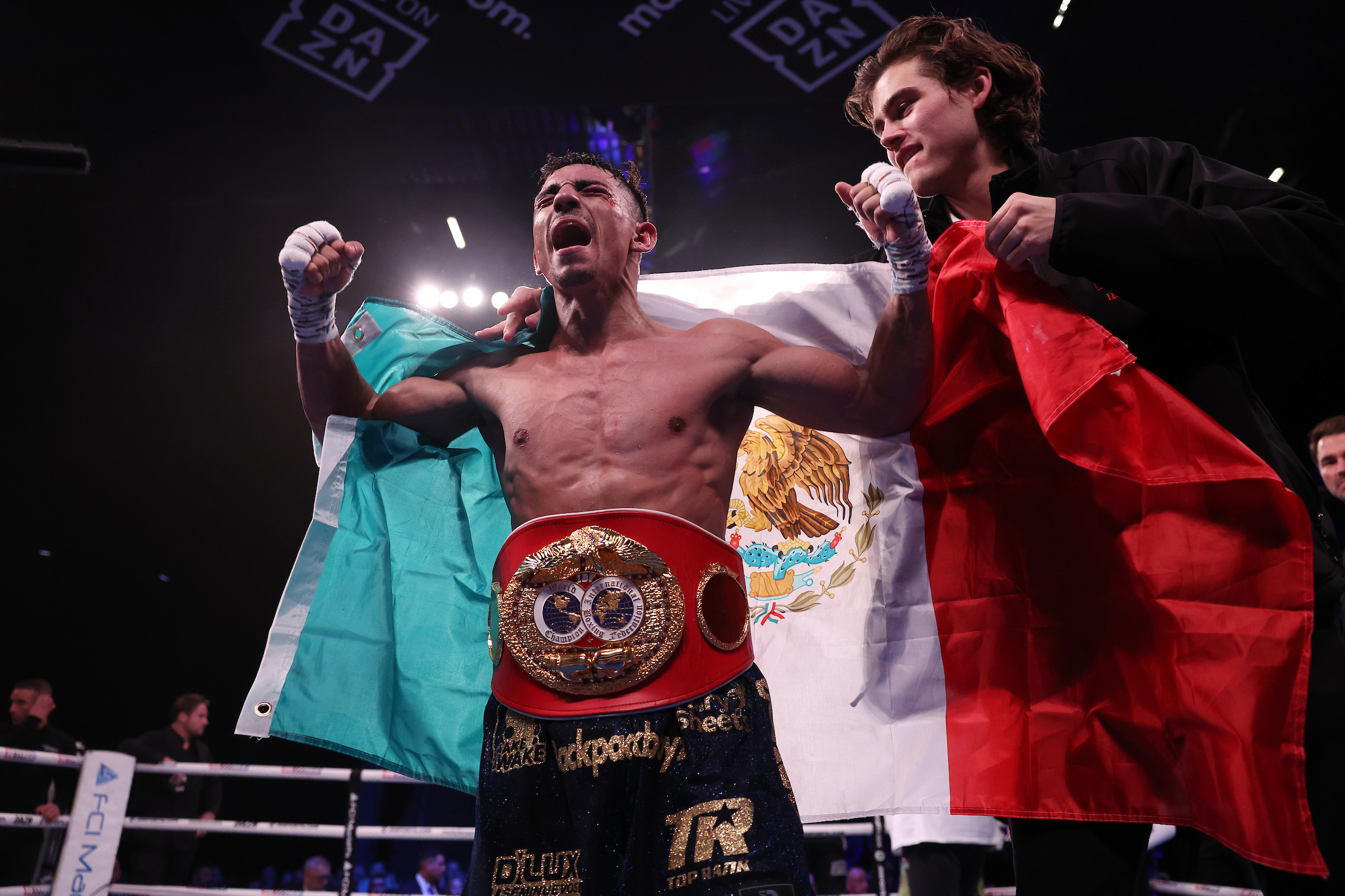 Luis Alberto Lopez retains the IBF featherweight belt by stopping Michael Conlan in five