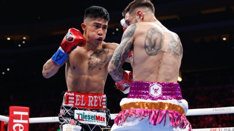 Julio Cesar Martinez outpoints Samuel Carmona in dud of a fight, defends WBC flyweight title