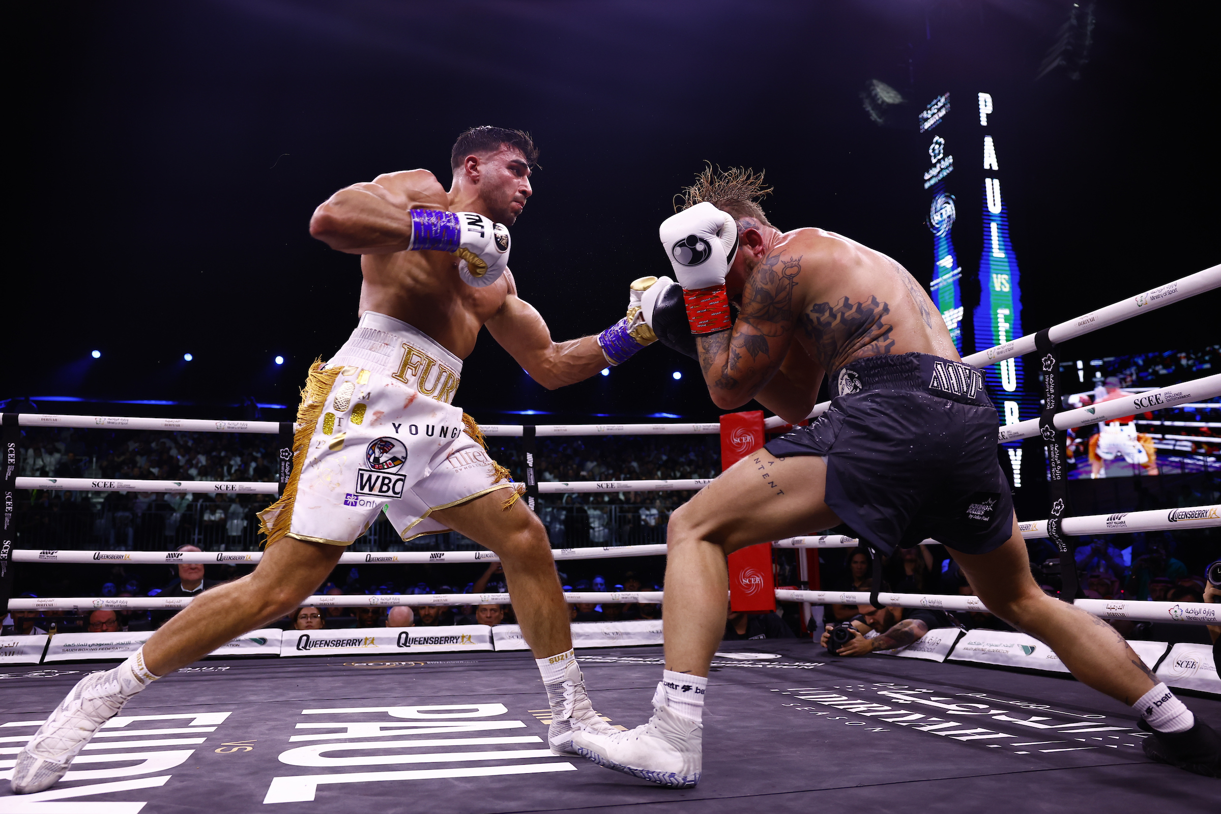 Tommy Fury hands Jake Paul his first pro defeat, wins split decision in Saudi Arabia