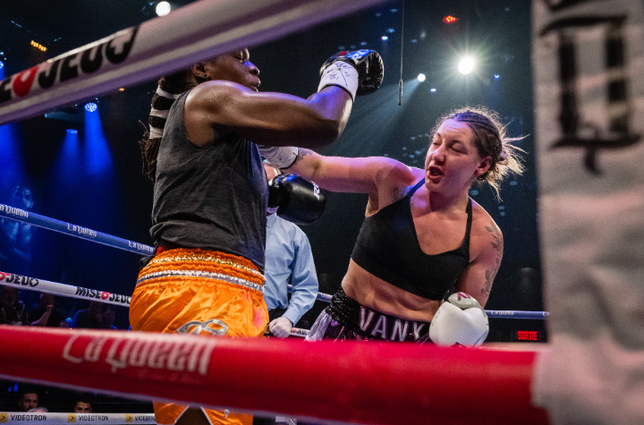 Vanessa Lepage Joanisse (right) vs. Princess Hairston. Photo credit: Vincent Ethier/Eye of the Tiger Management