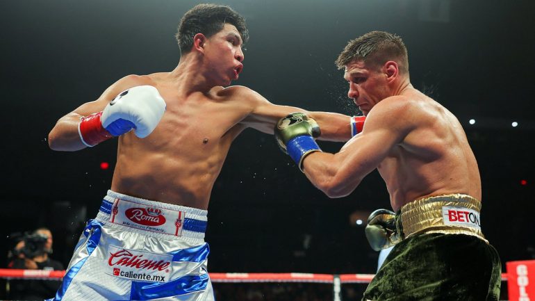 Jaime Munguia edges Sergey Derevyanchenko in 12-round super middleweight war