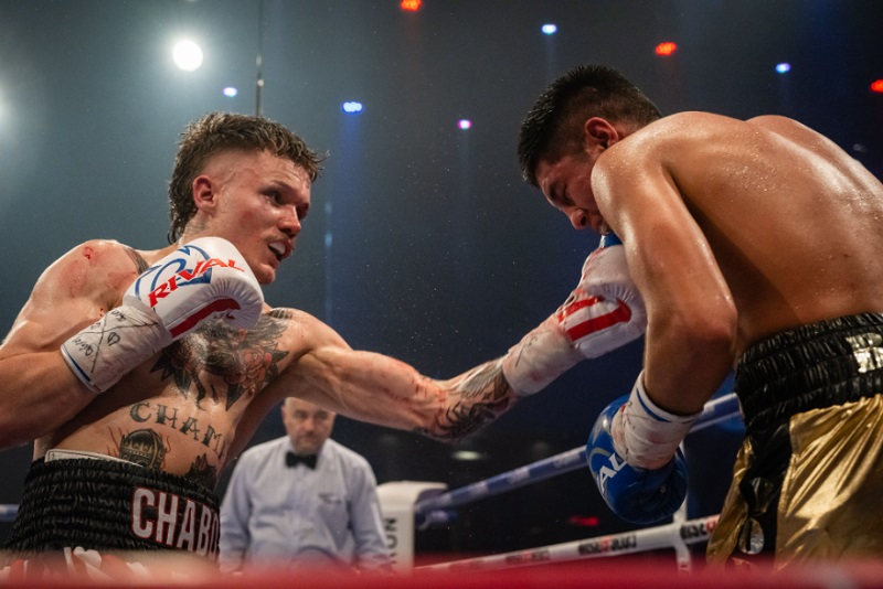 Thomas Chabot (left) vs. Luis Bolanos Lopez. Photo credit: Vincent Ethier/Eye of the Tiger