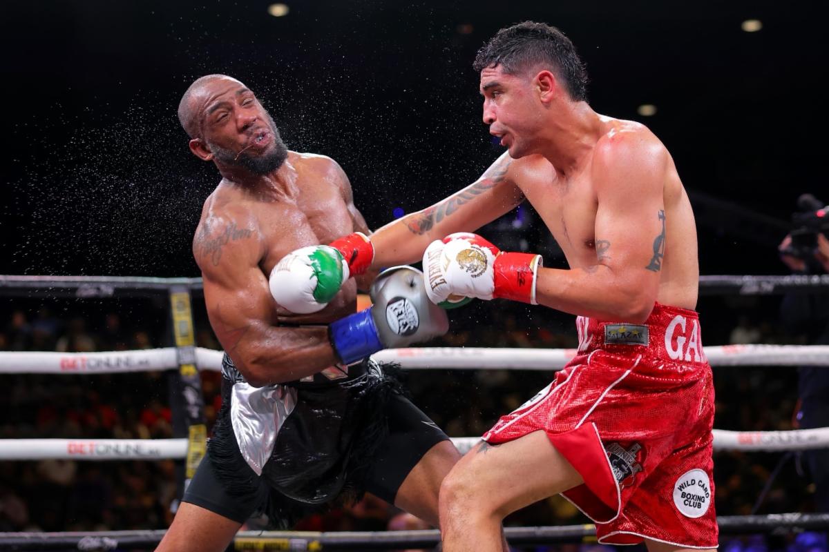 Raul Curiel stops Courtney Pennington in 10th round