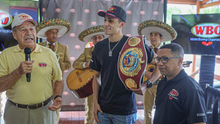 Hall of Fame Inductee Ivan Calderon and Rafael Espinoza get belts in Puerto Rico