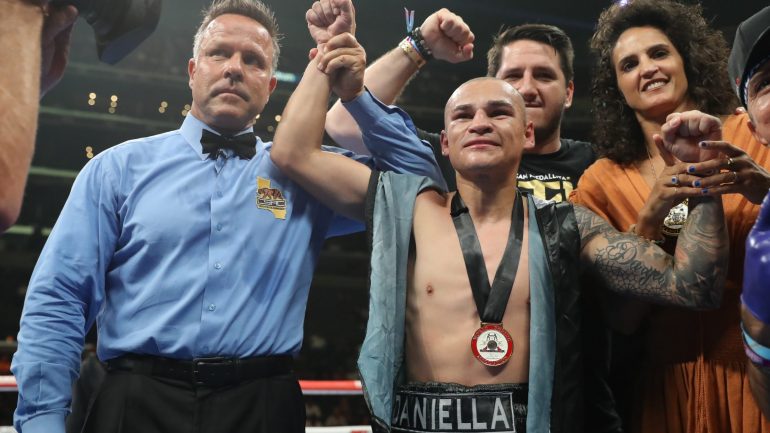 Flyweight contender David Jimenez stops Ganigan Lopez in seven rounds in Costa Rica