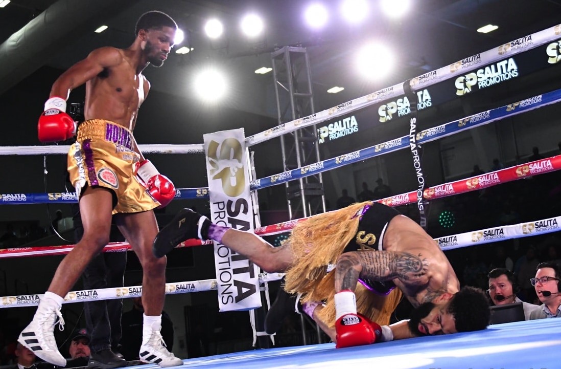 Ardreal Holmes stops Marlon Harrington in two rounds, Izmailov halts Norwood in four