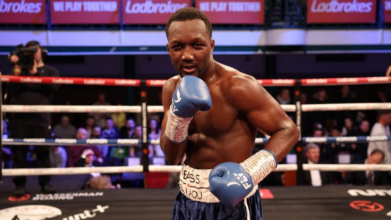 Abass Baraou outfights Sam Eggington, wins European junior middle title by majority decision