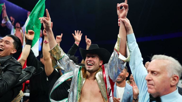 Gilberto Ramirez outworks, outpoints Arsen Goulamirian, wins WBA cruiserweight title