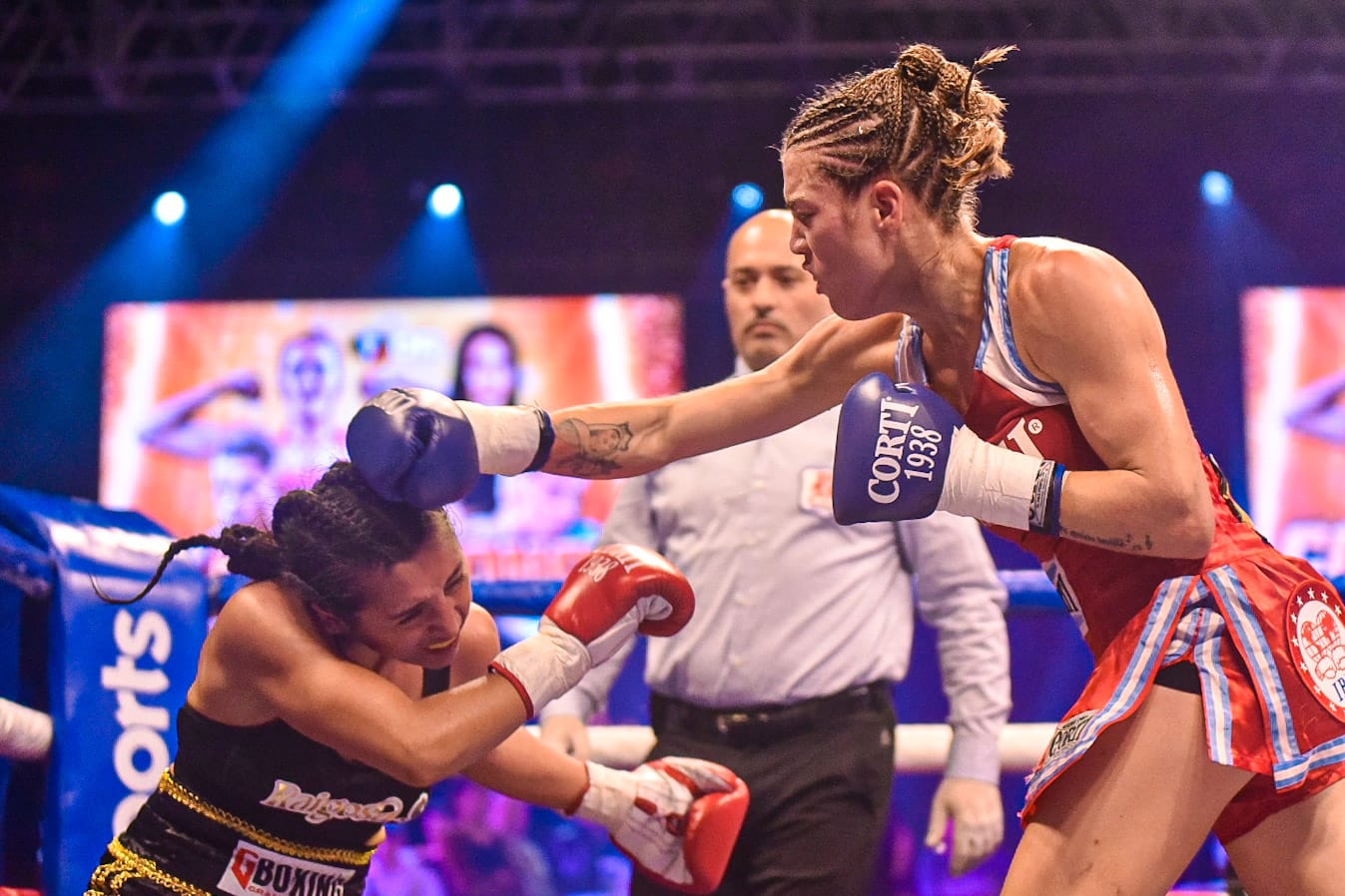 Evelin Bermudez stops Jessica Basulto in Luna Park Stadium’s last boxing card