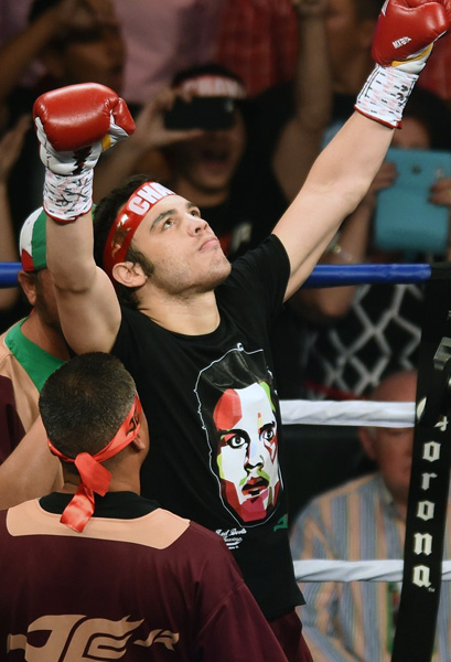 Featherweight Champion JULIO CESAR CHAVEZ vs Refugio Rojas Glossy 8x10 Photo 